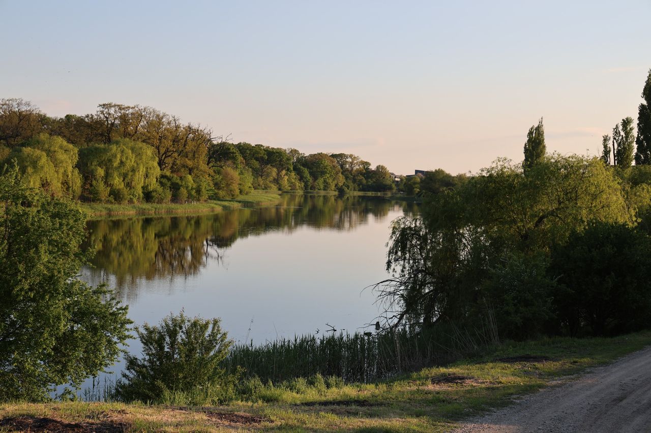 Lacul din apropierea ansamblului YOLA LAC, imaginea 1 din 3.