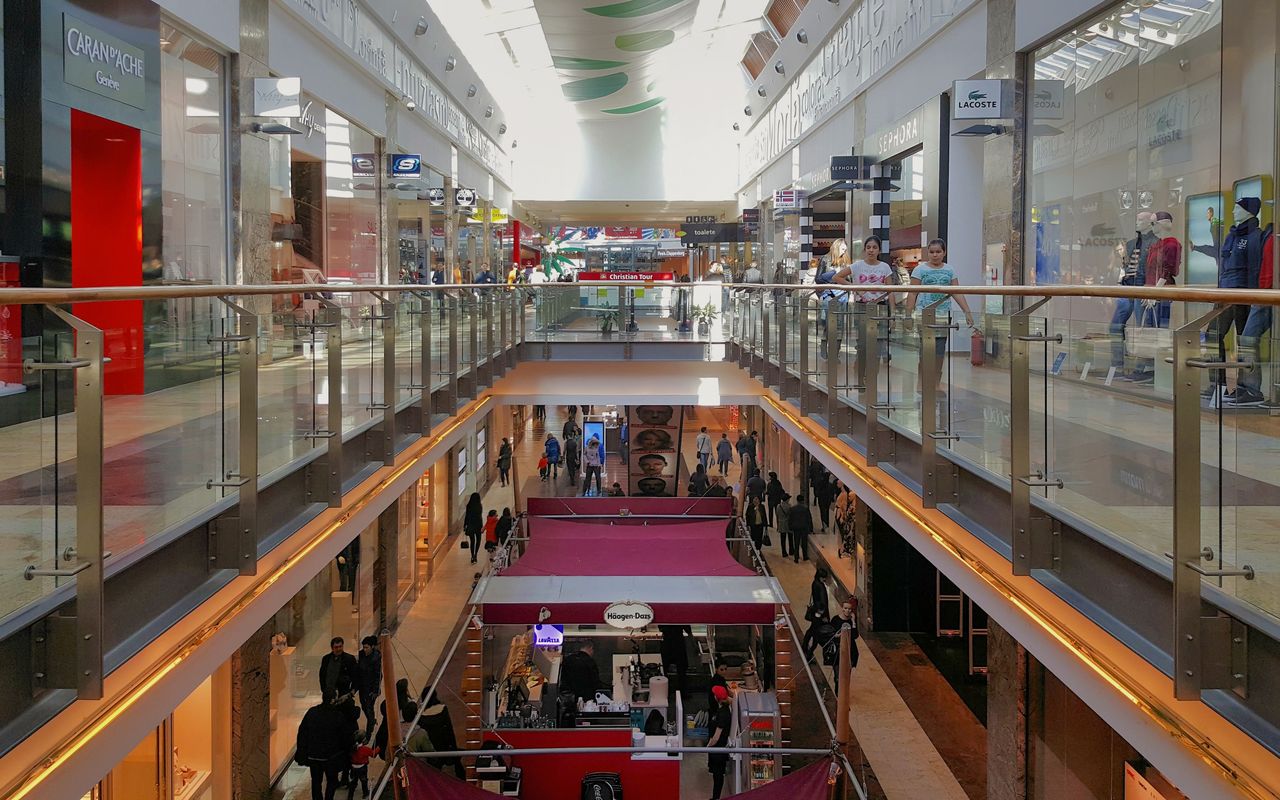 Galerie comercială în nordul Bucureștiului